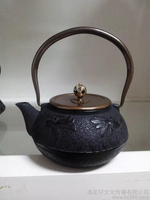 铁壶煮水，茶道传心 铸铁茶壶中的东方美学与生活哲学